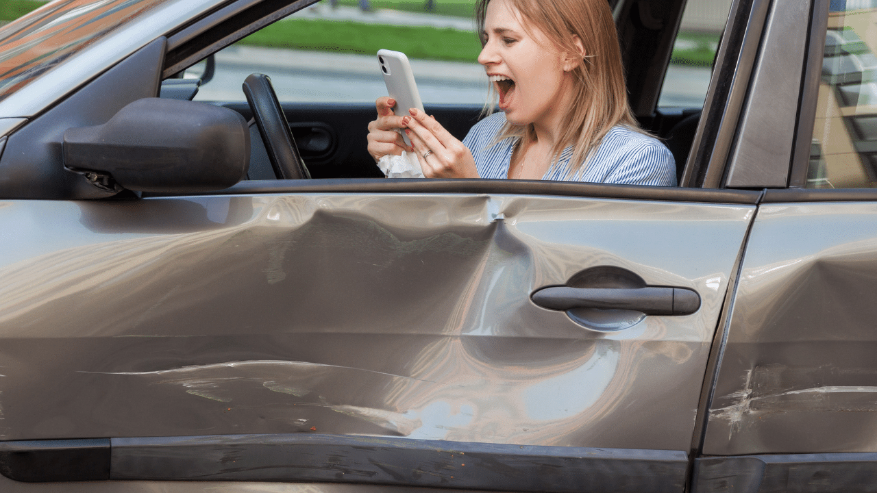 Can a locksmith open a broken car door?