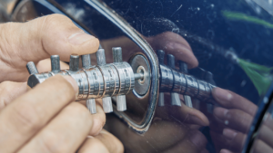 How do I choose a car locksmith